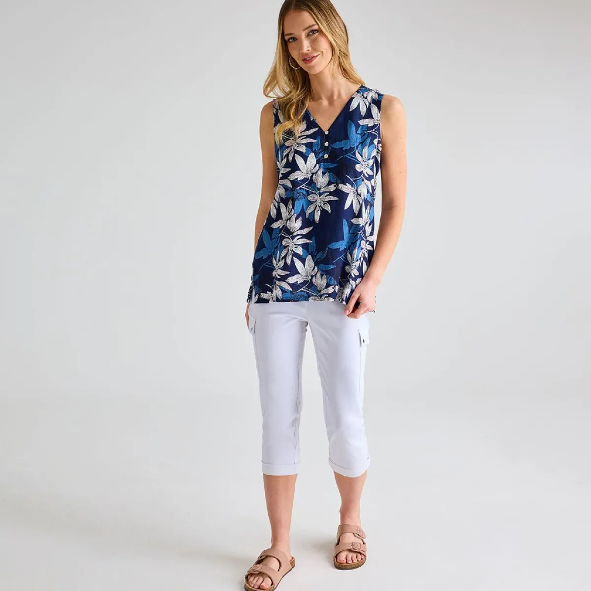 Outlet Ladies Palm Printed V-neck T-shirt Women Tops